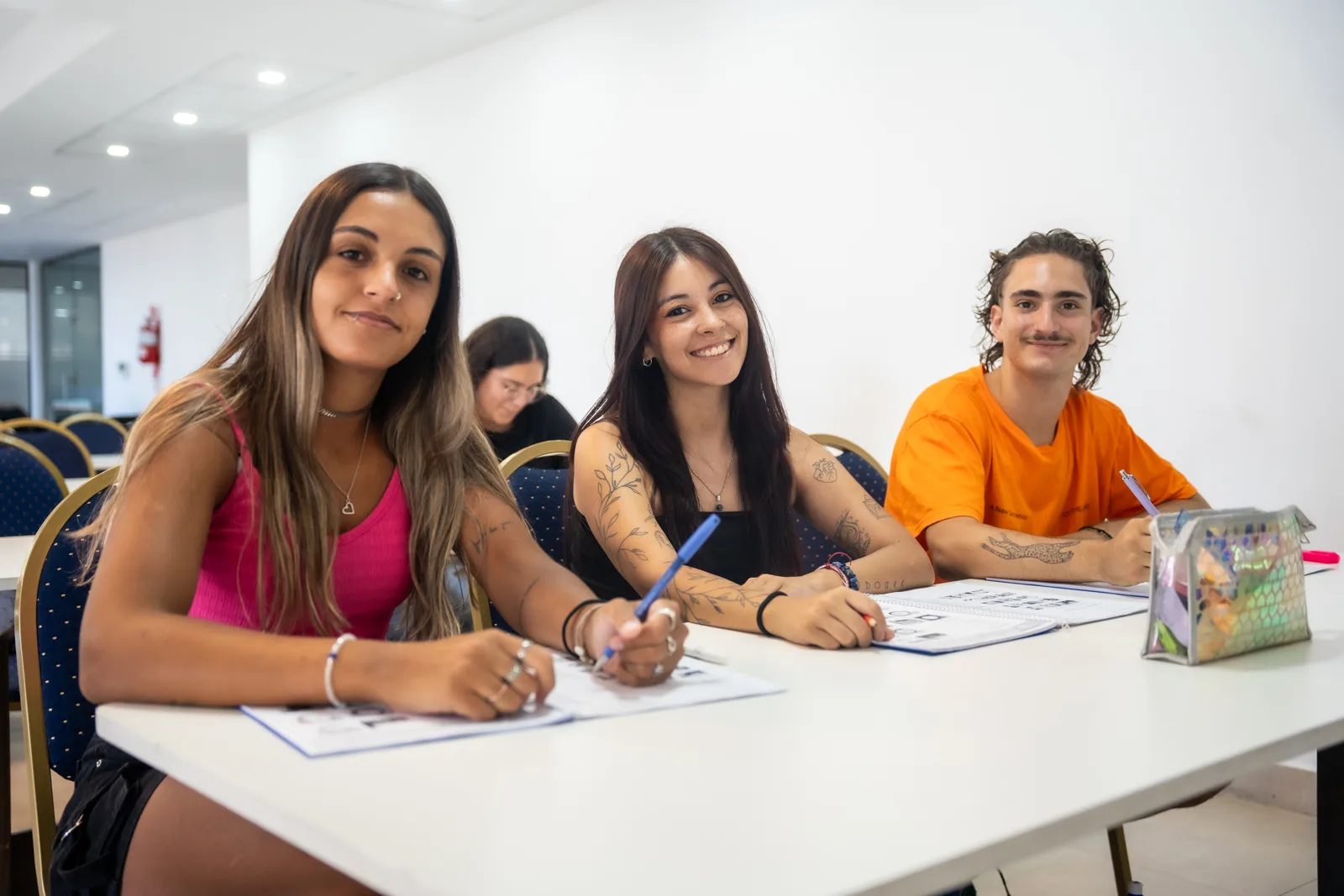 Alumnos de Bonfire completando ejercicios en clase